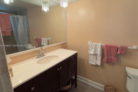 Copropriété à vendre à Lauderdale Lakes, Floride: 2 chambres, 101.08 m2 № 1983473 - photo 14