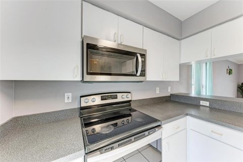 House in Sarasota, Florida 3 bedrooms, 185.71 sq.m. № 1831926 - photo 14