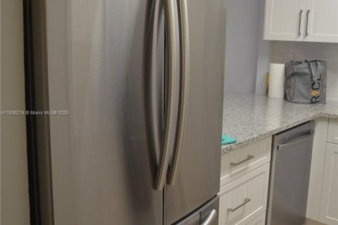 Condo in Miami, Florida, 1 bedroom  № 1888781 - photo 19