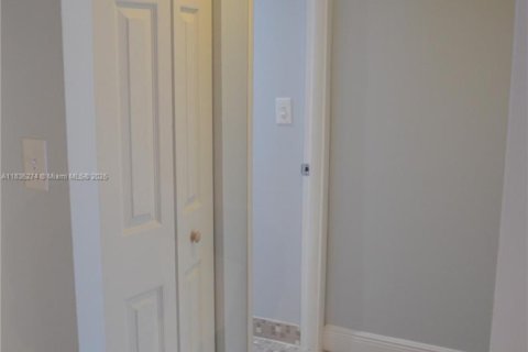 Condo in Miami, Florida, 1 bedroom  № 1888781 - photo 23