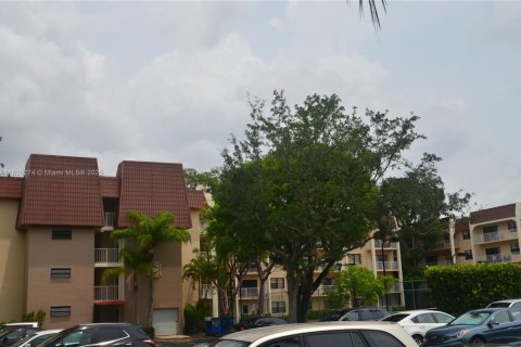 Condo in Miami, Florida, 1 bedroom  № 1888781 - photo 30