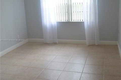 Condo in Miami, Florida, 1 bedroom  № 1888781 - photo 27
