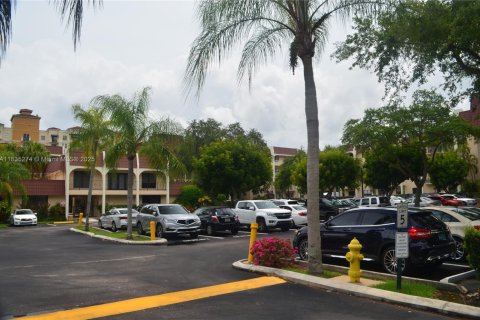 Condo in Miami, Florida, 1 bedroom  № 1888781 - photo 5