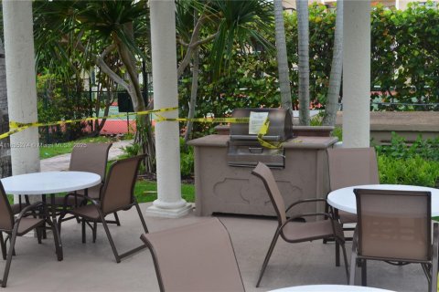 Condo in Miami, Florida, 1 bedroom  № 1888781 - photo 9
