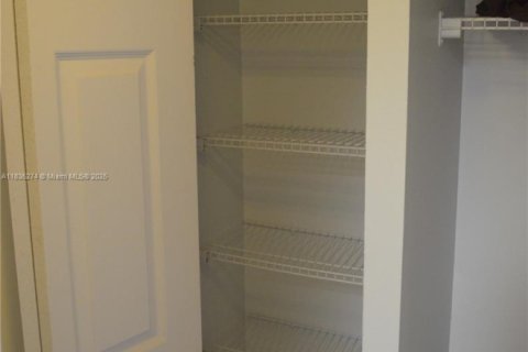 Condo in Miami, Florida, 1 bedroom  № 1888781 - photo 22
