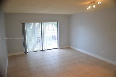 Condo in Miami, Florida, 1 bedroom  № 1888781 - photo 21