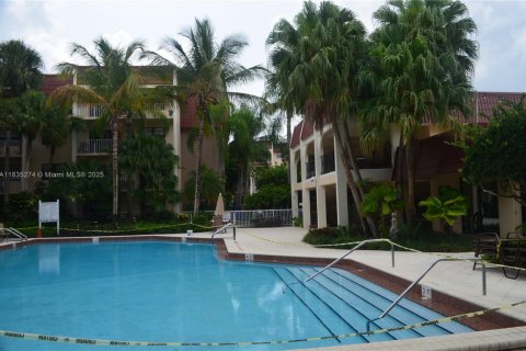 Condo in Miami, Florida, 1 bedroom  № 1888781 - photo 2