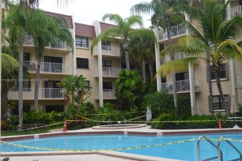 Condo in Miami, Florida, 1 bedroom  № 1888781 - photo 1