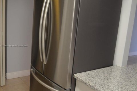 Condo in Miami, Florida, 1 bedroom  № 1888781 - photo 15