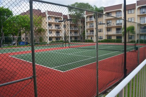 Condo in Miami, Florida, 1 bedroom  № 1888781 - photo 7