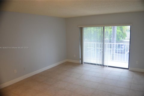 Condo in Miami, Florida, 1 bedroom  № 1888781 - photo 20