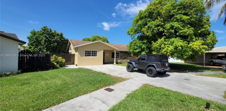 House in Miami, Florida 5 bedrooms, 201.88 sq.m. № 1892801