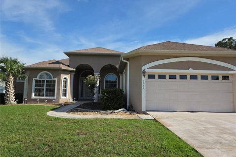 House in Ocala, Florida 4 bedrooms, 248.98 sq.m. № 2198496 - photo 2