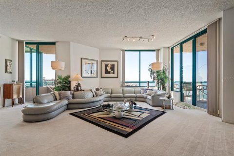 Condo in Clearwater, Florida, 3 bedrooms  № 2103554 - photo 12