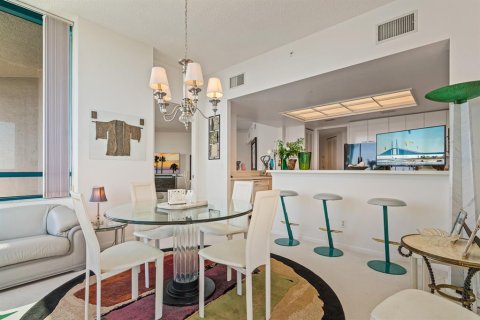 Condo in Clearwater, Florida, 3 bedrooms  № 2103554 - photo 24