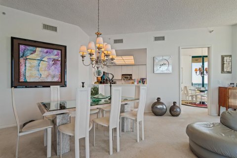 Condo in Clearwater, Florida, 3 bedrooms  № 2103554 - photo 16