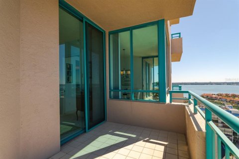 Condo in Clearwater, Florida, 3 bedrooms  № 2103554 - photo 27