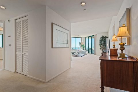 Condo in Clearwater, Florida, 3 bedrooms  № 2103554 - photo 8
