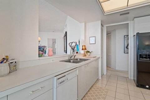 Condo in Clearwater, Florida, 3 bedrooms  № 2103554 - photo 19