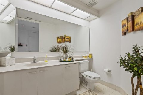Condo in Clearwater, Florida, 3 bedrooms  № 2103554 - photo 10