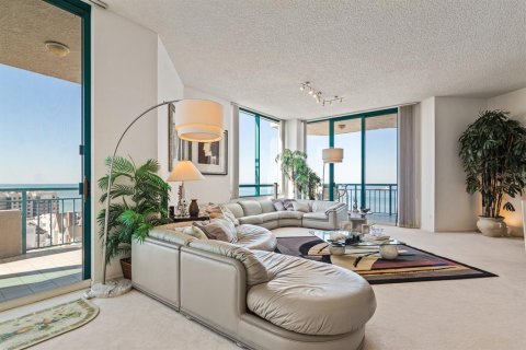 Condo in Clearwater, Florida, 3 bedrooms  № 2103554 - photo 13
