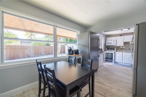 Villa ou maison à vendre à Pompano Beach, Floride: 3 chambres, 107.67 m2 № 1961878 - photo 17