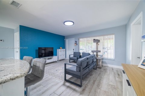 Villa ou maison à vendre à Pompano Beach, Floride: 3 chambres, 107.67 m2 № 1961878 - photo 5