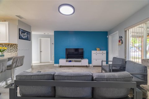 Villa ou maison à vendre à Pompano Beach, Floride: 3 chambres, 107.67 m2 № 1961878 - photo 6