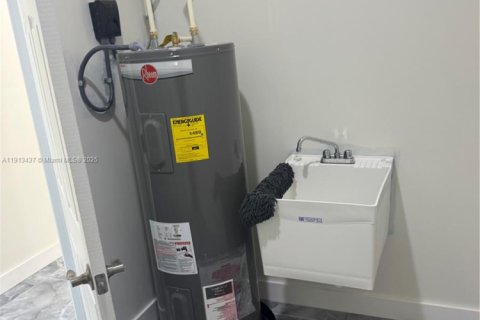 Купить виллу или дом в Порт-Шарлотт, Флорида 5 спален, 185.06м2, № 1969481 - фото 18