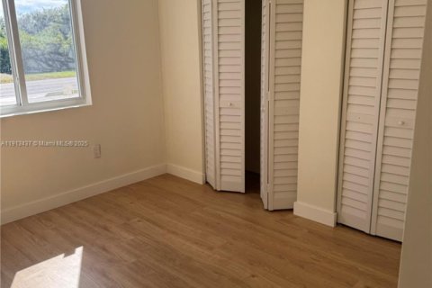 Купить виллу или дом в Порт-Шарлотт, Флорида 5 спален, 185.06м2, № 1969481 - фото 11