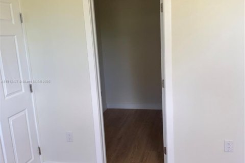 Купить виллу или дом в Порт-Шарлотт, Флорида 5 спален, 185.06м2, № 1969481 - фото 21