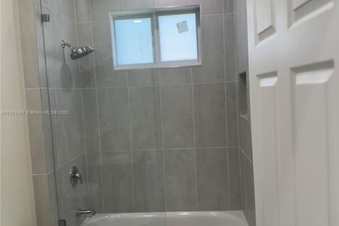 Купить виллу или дом в Порт-Шарлотт, Флорида 5 спален, 185.06м2, № 1969481 - фото 16