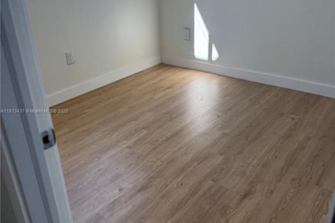 Купить виллу или дом в Порт-Шарлотт, Флорида 5 спален, 185.06м2, № 1969481 - фото 17