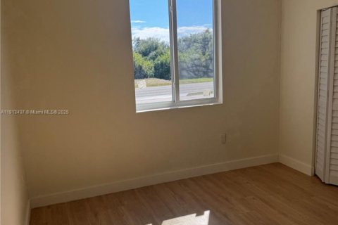 Купить виллу или дом в Порт-Шарлотт, Флорида 5 спален, 185.06м2, № 1969481 - фото 12