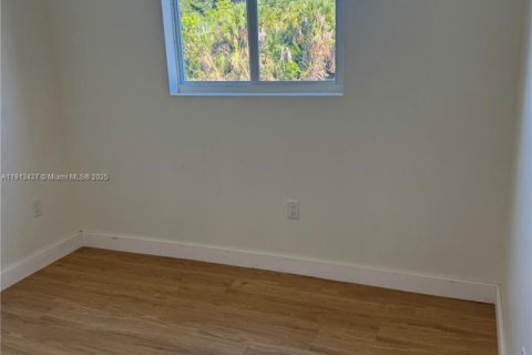 Купить виллу или дом в Порт-Шарлотт, Флорида 5 спален, 185.06м2, № 1969481 - фото 24