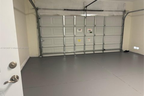 Купить виллу или дом в Порт-Шарлотт, Флорида 5 спален, 185.06м2, № 1969481 - фото 9