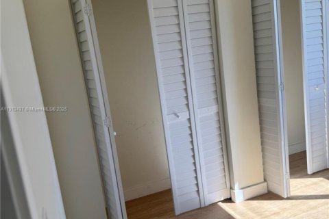 Купить виллу или дом в Порт-Шарлотт, Флорида 5 спален, 185.06м2, № 1969481 - фото 23