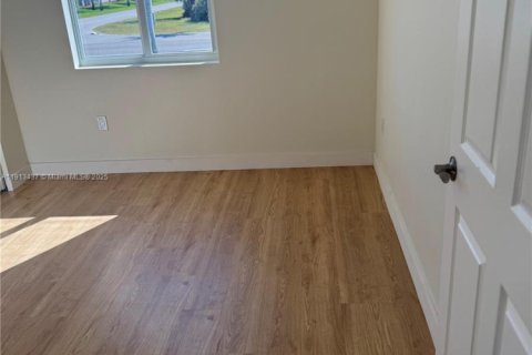 Купить виллу или дом в Порт-Шарлотт, Флорида 5 спален, 185.06м2, № 1969481 - фото 22