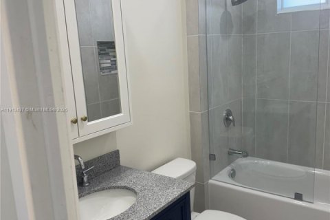 Купить виллу или дом в Порт-Шарлотт, Флорида 5 спален, 185.06м2, № 1969481 - фото 7