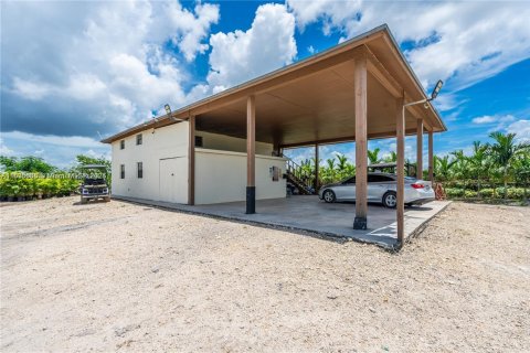 Commercial property in Miami, Florida № 1706460 - photo 2