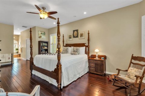House in Winter Haven, Florida 4 bedrooms, 275.08 sq.m. № 2201205 - photo 24