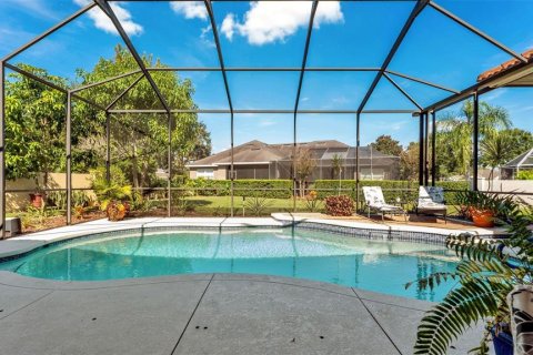 House in Winter Haven, Florida 4 bedrooms, 275.08 sq.m. № 2201205 - photo 12