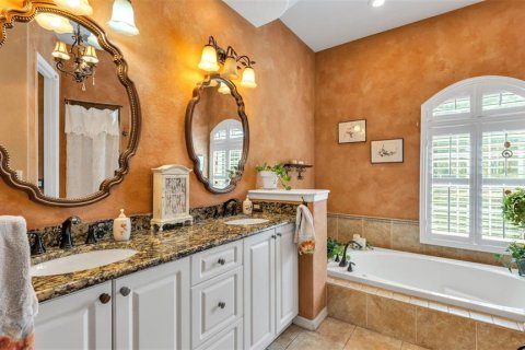 House in Winter Haven, Florida 4 bedrooms, 275.08 sq.m. № 2201205 - photo 21