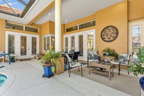 House in Winter Haven, Florida 4 bedrooms, 275.08 sq.m. № 2201205 - photo 11