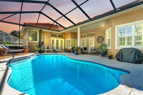 House in Winter Haven, Florida 4 bedrooms, 275.08 sq.m. № 2201205 - photo 9