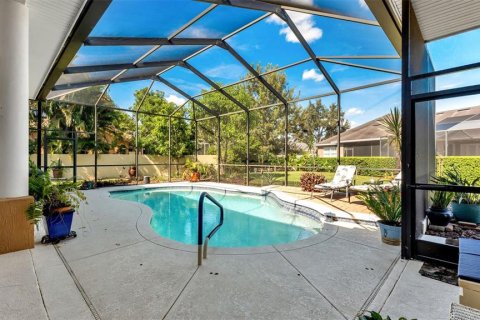 House in Winter Haven, Florida 4 bedrooms, 275.08 sq.m. № 2201205 - photo 14