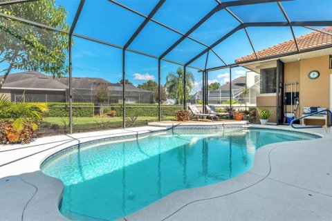 House in Winter Haven, Florida 4 bedrooms, 275.08 sq.m. № 2201205 - photo 10