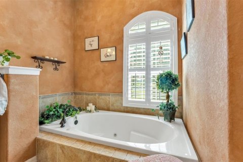 House in Winter Haven, Florida 4 bedrooms, 275.08 sq.m. № 2201205 - photo 19