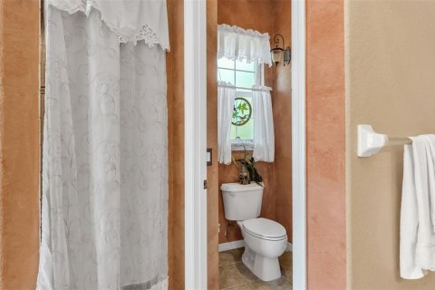 House in Winter Haven, Florida 4 bedrooms, 275.08 sq.m. № 2201205 - photo 18