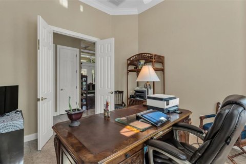 House in Winter Haven, Florida 4 bedrooms, 275.08 sq.m. № 2201205 - photo 15